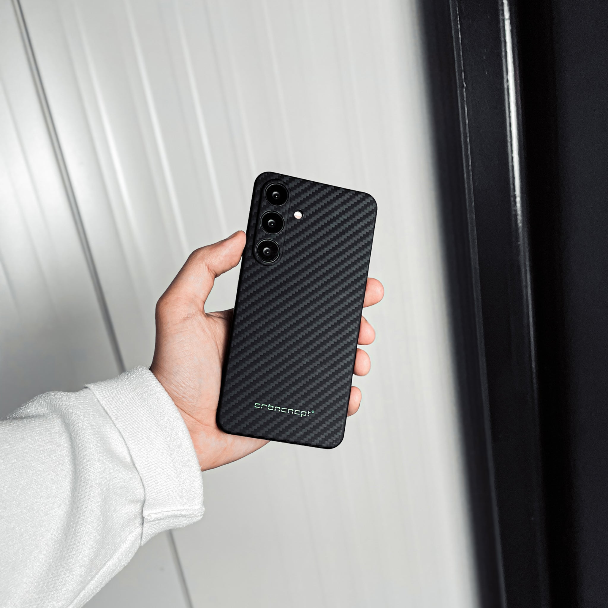 Die ultimative Carbon x Aramid Samsung Galaxy S24 Hülle: Puristisches Design trifft Hochleistungsmaterialien - CRBNCNCPT