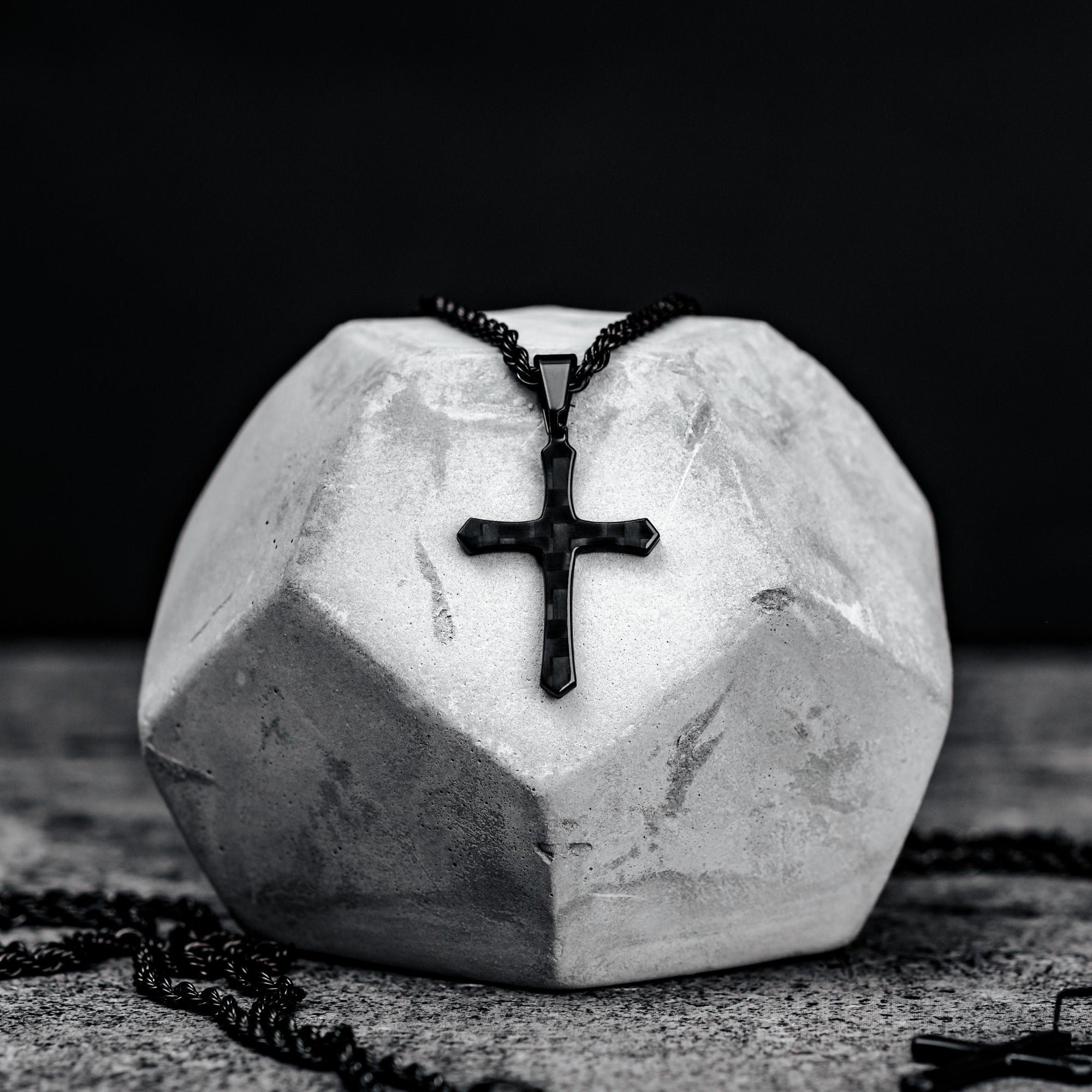 Carbon Fiber Kreuz Halskette - CRBNCNCPT