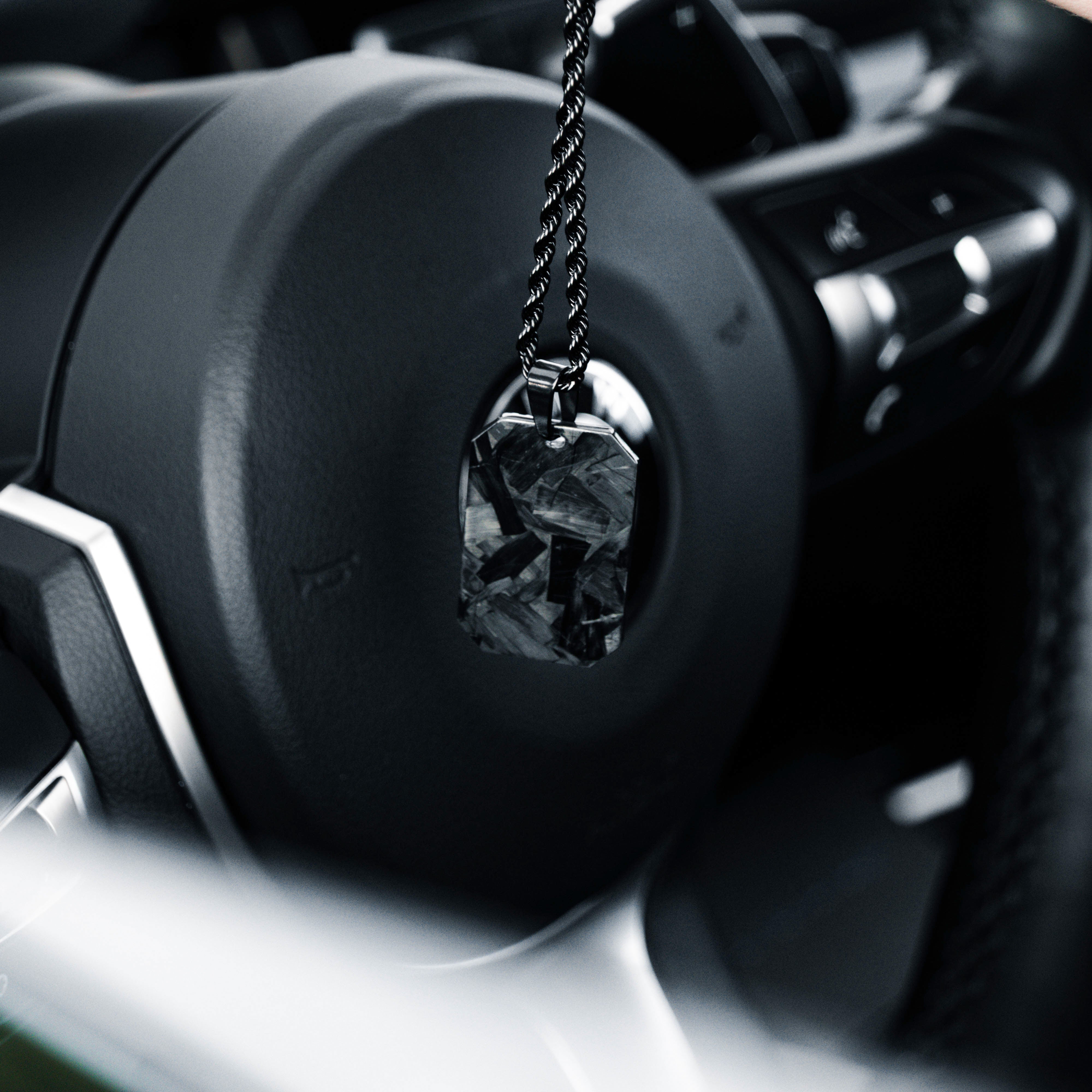 Forged Carbon Dog Tag Halskette - CRBNCNCPT